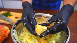 название картинки Простой и вкусный салат из свежей белокочанной капусты