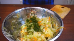 название картинки Простой и вкусный салат из свежей белокочанной капусты