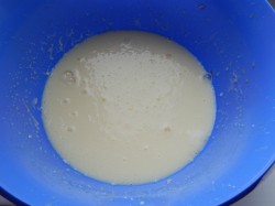 Простой кекс на кефире в духовке - шаг 2