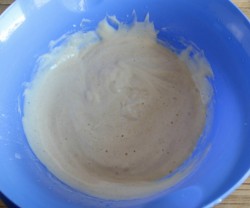 Простой кекс на кефире в духовке - шаг 5