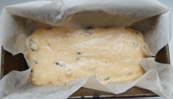 Простой кекс на кефире в духовке - шаг 7