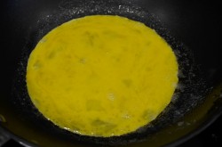 Омлет без молока на сковороде