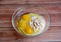 Заливной пирог на майонезе и сметане с капустой