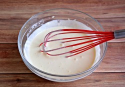 Заливной пирог на майонезе и сметане с капустой