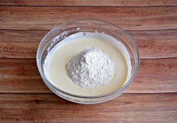 Заливной пирог на майонезе и сметане с капустой