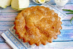 Заливной пирог на майонезе и сметане с капустой