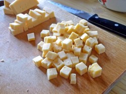 Простой салат с рыбными консервами