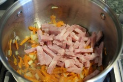 Суп из фасоли с ветчиной