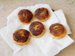 Простые сырники из творога на сковороде