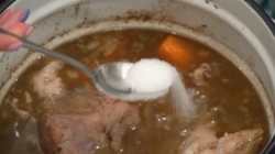 Прозрачный холодец из сборного мяса