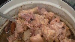 Прозрачный холодец из сборного мяса