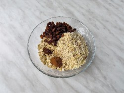 название картинки Пряная овсянка с грушей и орехами в духовке