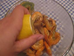 Пряные креветки с лимоном и чесноком за 5 минут