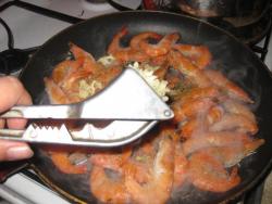 Пряные креветки с лимоном и чесноком за 5 минут