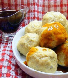 Пряные куриные шарики с кедровыми орешками на пару - шаг 6