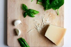 Пряный соус песто из шпината