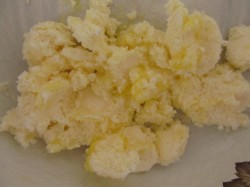 Птифуры Ватрушки с белковым кремом - шаг 2