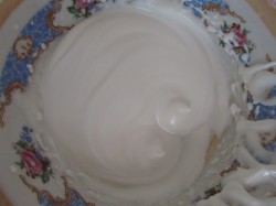 Птифуры Ватрушки с белковым кремом - шаг 9