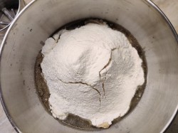 название картинки Пышное тесто для пиццы дрожжевое