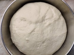 название картинки Пышное тесто для пиццы дрожжевое
