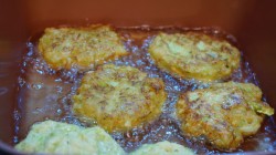 название картинки Оладьи из молодых кабачков с луком