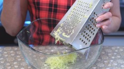 название картинки Оладьи из молодых кабачков с луком