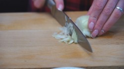 название картинки Оладьи из молодых кабачков с луком