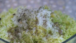 название картинки Оладьи из молодых кабачков с луком