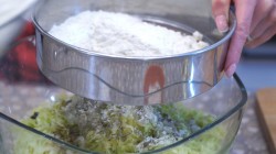 название картинки Оладьи из молодых кабачков с луком