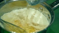 Пышные и румяные оладьи из дрожжевого теста - шаг 6