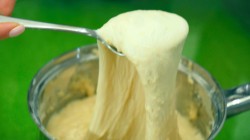 Пышные и румяные оладьи из дрожжевого теста - шаг 8