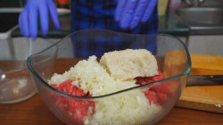 Пышные котлеты из фарша  свинины и говядины с белым хлебом