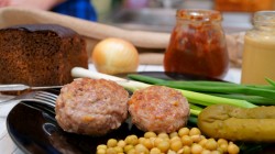 Пышные котлеты из фарша  свинины и говядины с белым хлебом