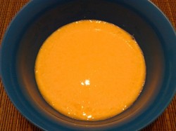 Пышные оладьи с изюмом на кефире