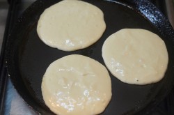 название картинки Пышные панкейки на кислом молоке