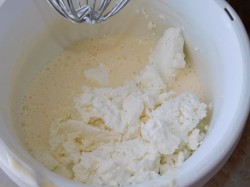 Пышные сырники из творога на сковороде