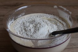 название картинки Пышный кекс на кефире в духовке