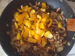 Рагу индейка грибы помидоры перец