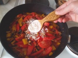 Рагу индейка грибы помидоры перец