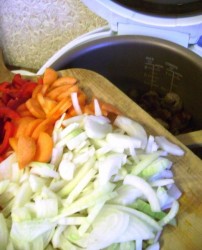 Рагу из белой фасоли со свининой и грибами в мультиварке