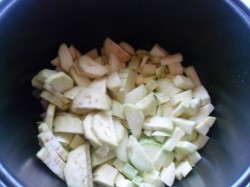 Рагу из кабачков и баклажанов в мультиварке - шаг 1