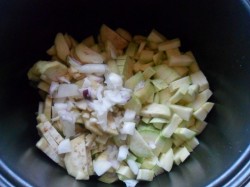 Рагу из кабачков и баклажанов в мультиварке - шаг 2