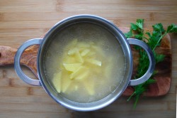 название картинки Рассольник из свежих огурцов с перловкой