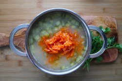 название картинки Рассольник из свежих огурцов с перловкой