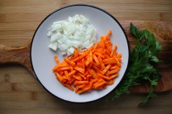 название картинки Рассольник из свежих огурцов с перловкой