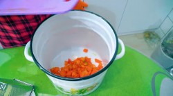 название картинки Рассольник на зиму с перловкой и свежими огурцами