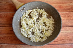 Расстегай с рыбой и рисом в духовке из дрожжевого теста