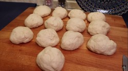 Расстегаи с рыбой скумбрия, судак, морской окунь