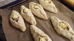 Расстегаи с рыбой скумбрия, судак, морской окунь