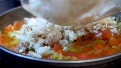 Рыбный рататуй с минтаем и овощами запеченный в духовке